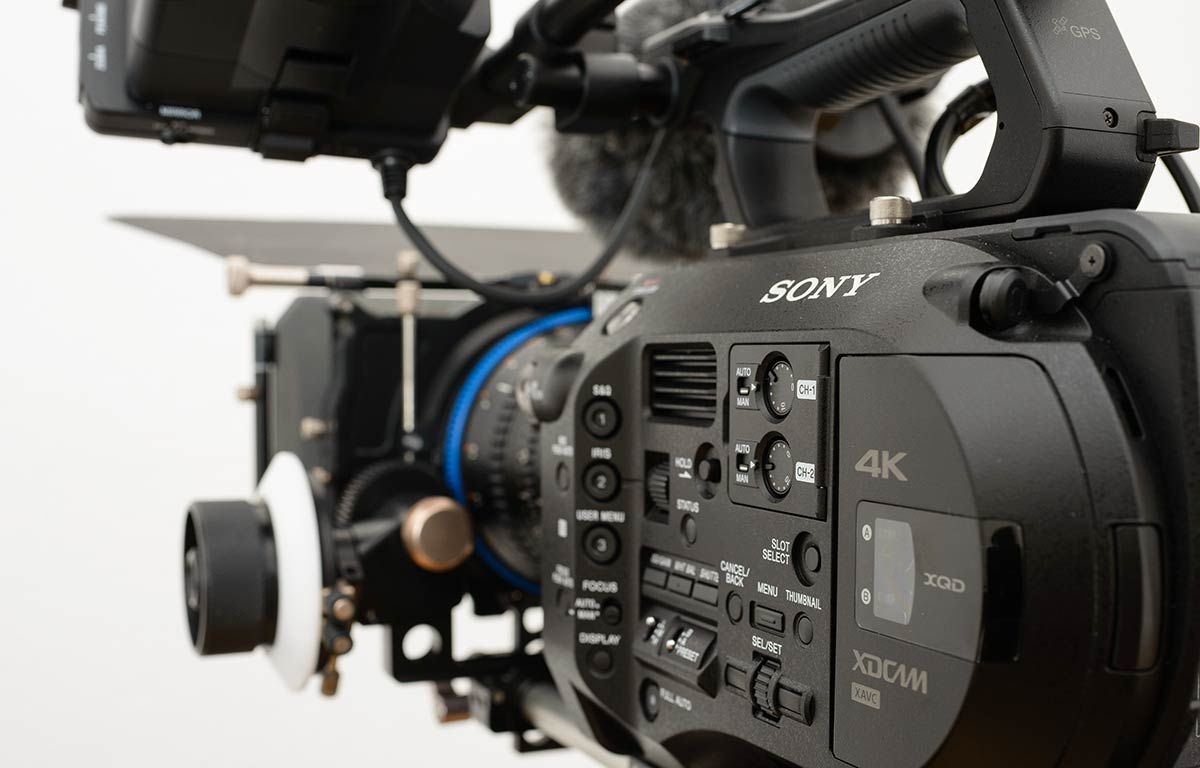 Shoulder camcorder Sony FS7