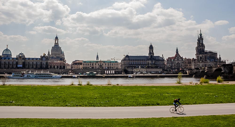 Stadtpanorama mit Elbe von Dresden