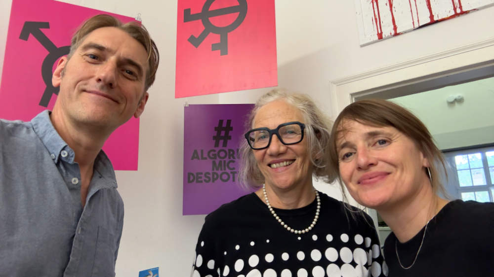 Cornelia Sollfrank mit Filmteam
