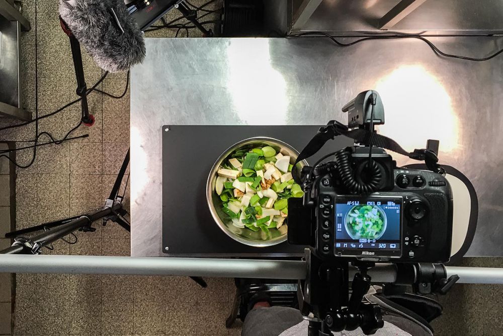 Fernsehproduktionen TV Serie Kochvideo - Topshot-Kameraaufbau für die Kochserie »50 Küchen, eine Heimat«