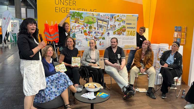 Buchpräsentation am Stand der AGJ