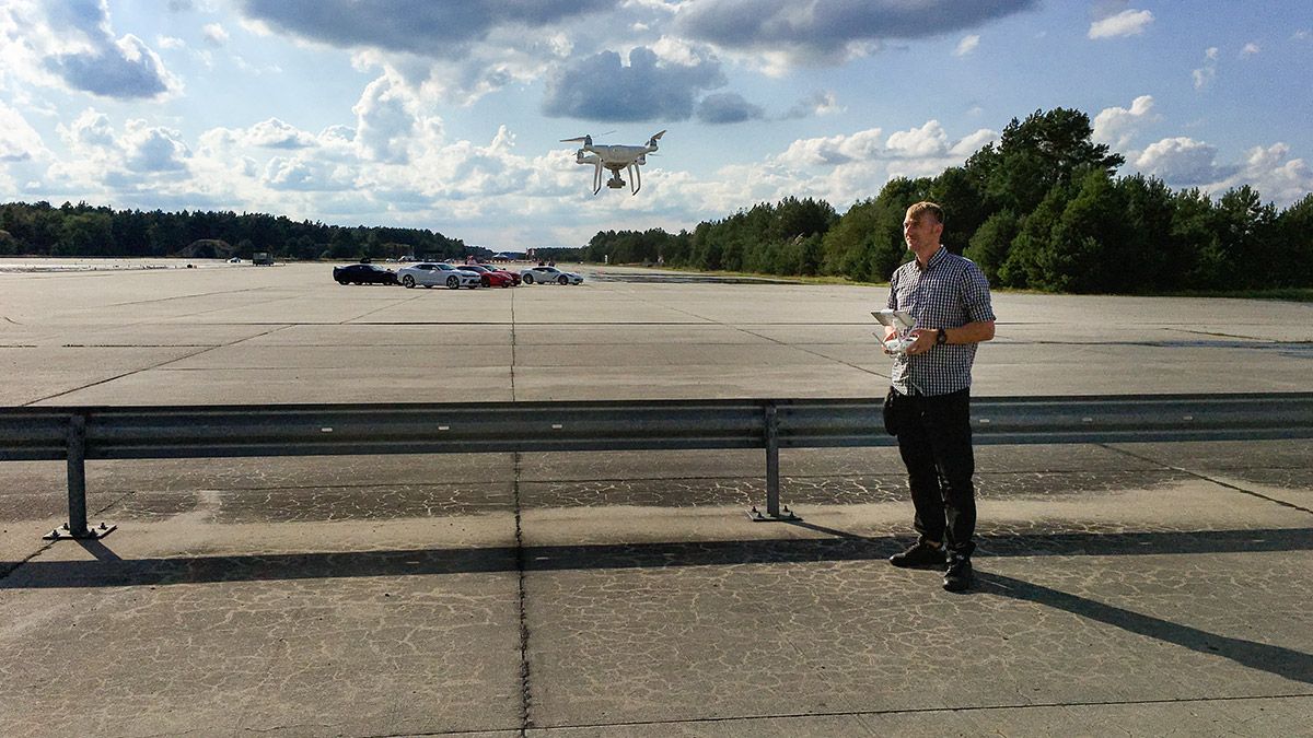 Drohnenoperator Uwe Schwarze bei den Cadillac Driving Days 2017