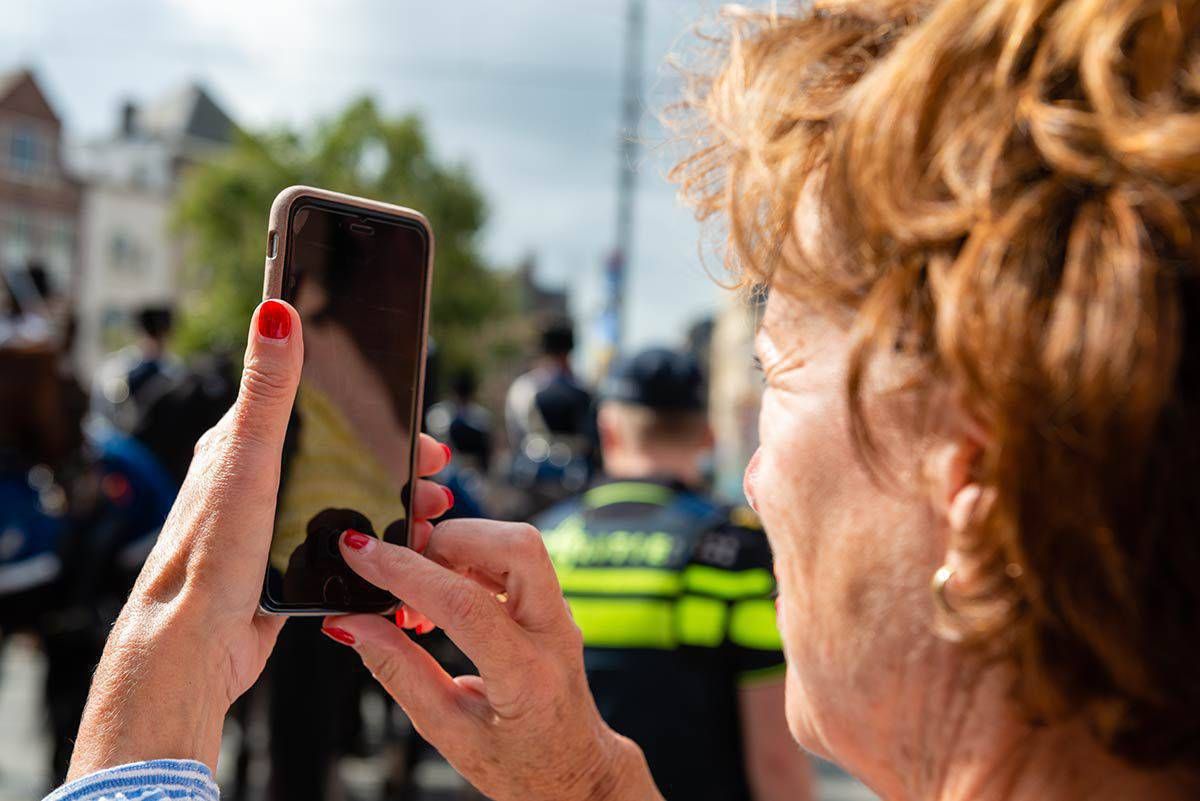 Auch ältere Menschen nutzen Social-Media-Kanäle