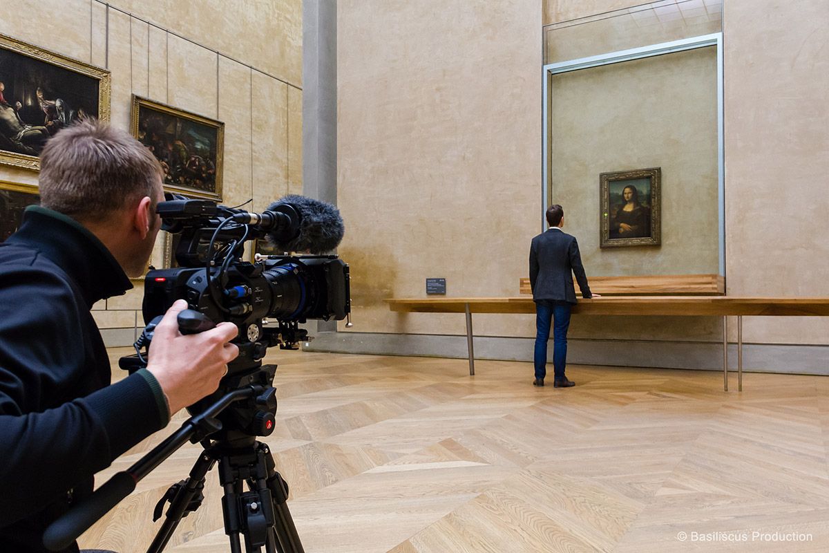 Vincent Delieuvin vor dem kleinen Bild der Mona Lisa